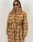 Pelliccia in visone miele N132 - cappotto in visone, taglio orizzontale con collo pistagna