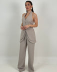 Tailleur yak - giacca lunga scollo all’americana con rouche finale e pantaloni palazzo