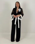 Tailleur PIPPI - Completo giacca con cintura e manica in pizzo e pantalone palazzo - Tailleur sartoriale