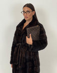 Pelliccia in visone marrone N79 - cappotto in visone con cintura in vita e collo a pistagna - taglio orizzontale