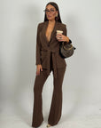 Tailleur RIGA - tailleur sartoriale giacca con cintura in vita e pantaloni a zampa