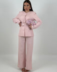 Tailleur LONDRA - Tailleur giacca lunga con cintura nel punto vita e bottoni rivestiti e pantaloni palazzo