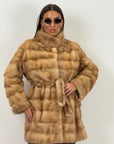 Pelliccia in visone miele N132 - cappotto in visone, taglio orizzontale con collo pistagna