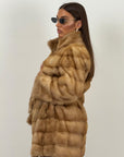 Pelliccia in visone miele N132 - cappotto in visone, taglio orizzontale con collo pistagna