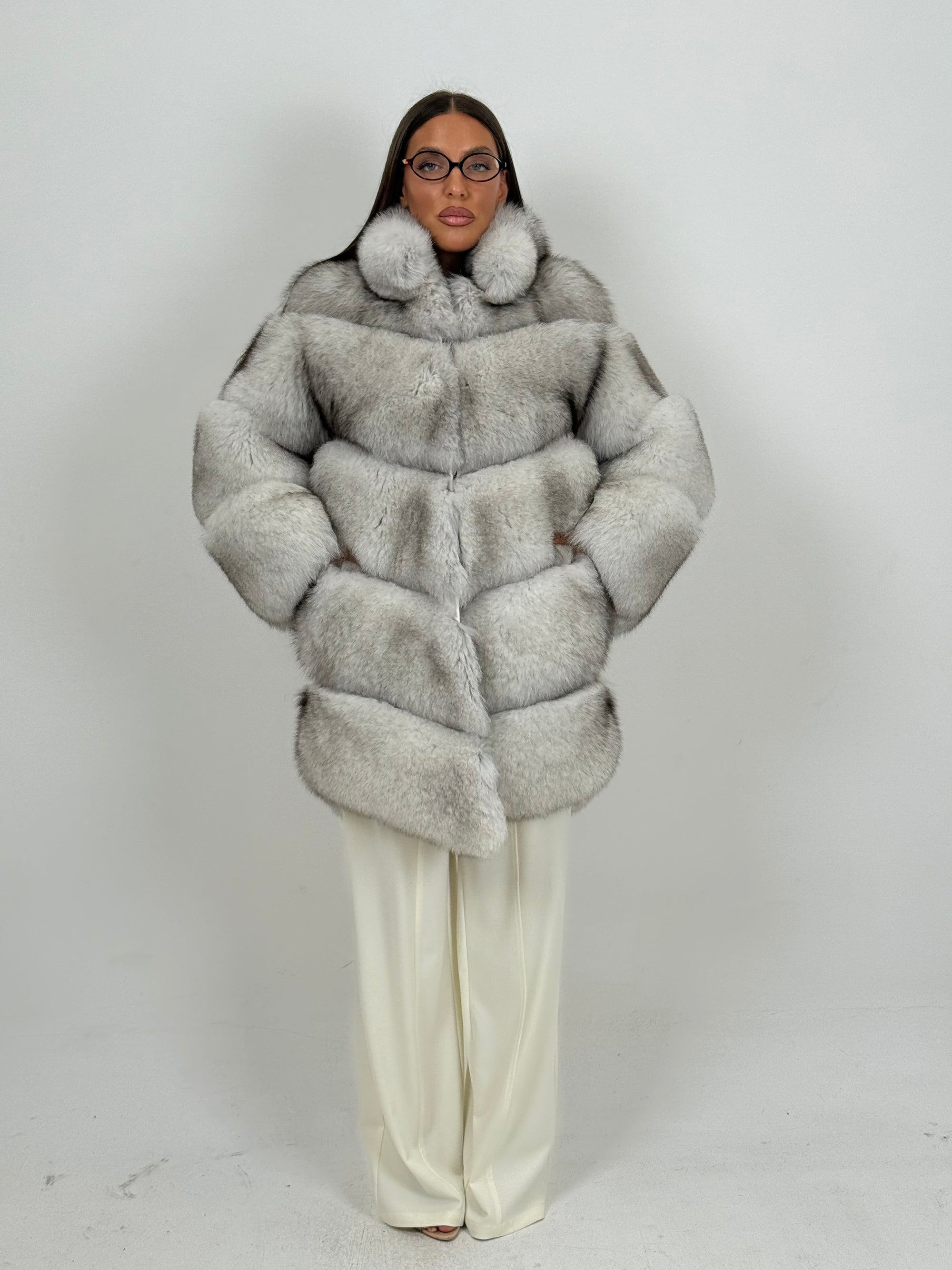Pelliccia n103- cappotto in volpe della Groenlandia- volpe bianca con punte leggermente più scure - fascia larga - pelle unica - Limited Edition