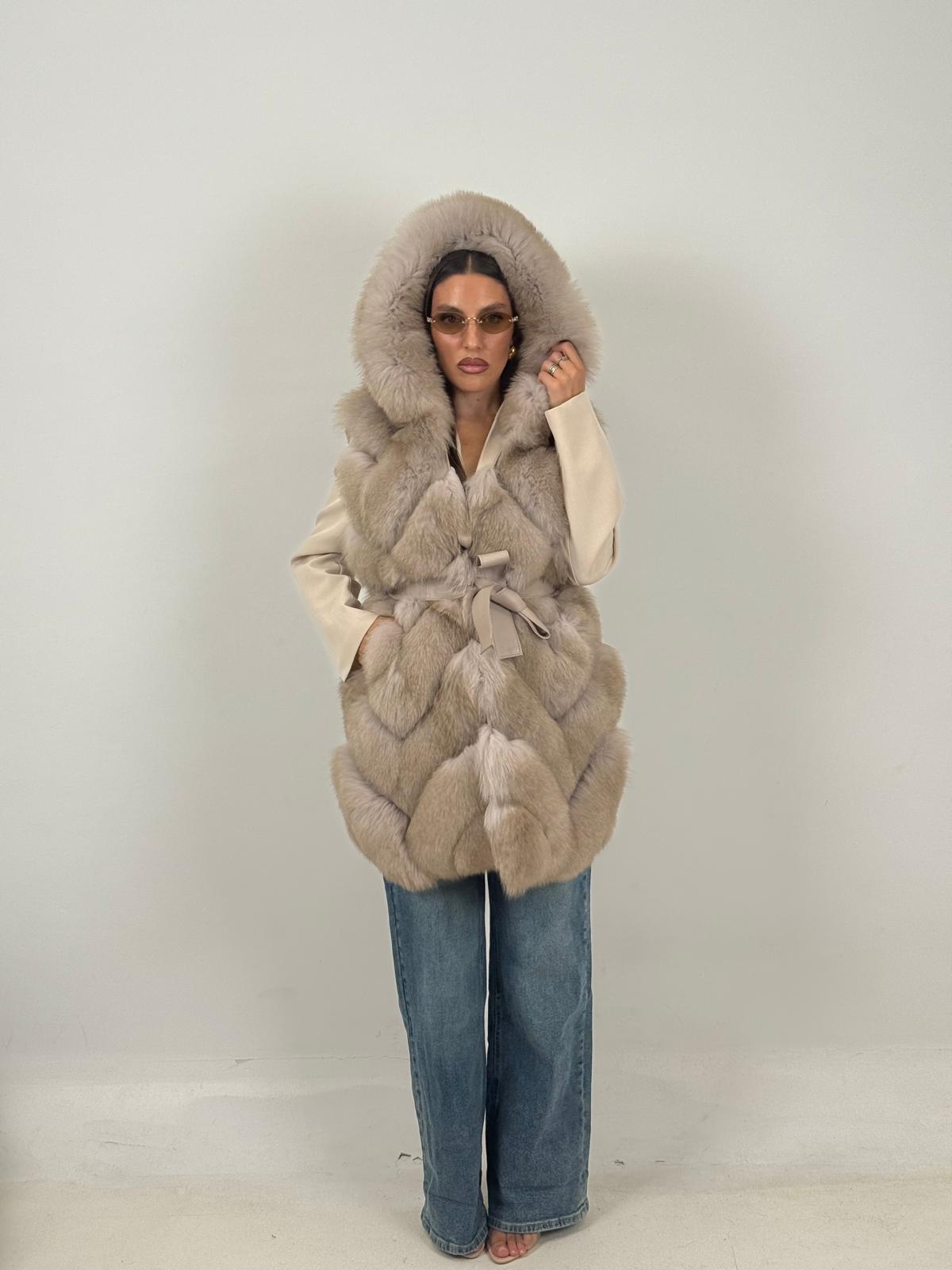 Pelliccia in volpe N31 - gilè in volpe con cappuccio e cintura in pelle - NUOVA