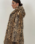 Pelliccia tigrata N54 - cappotto lungo in pelliccia con chiusura con bottoni in osso