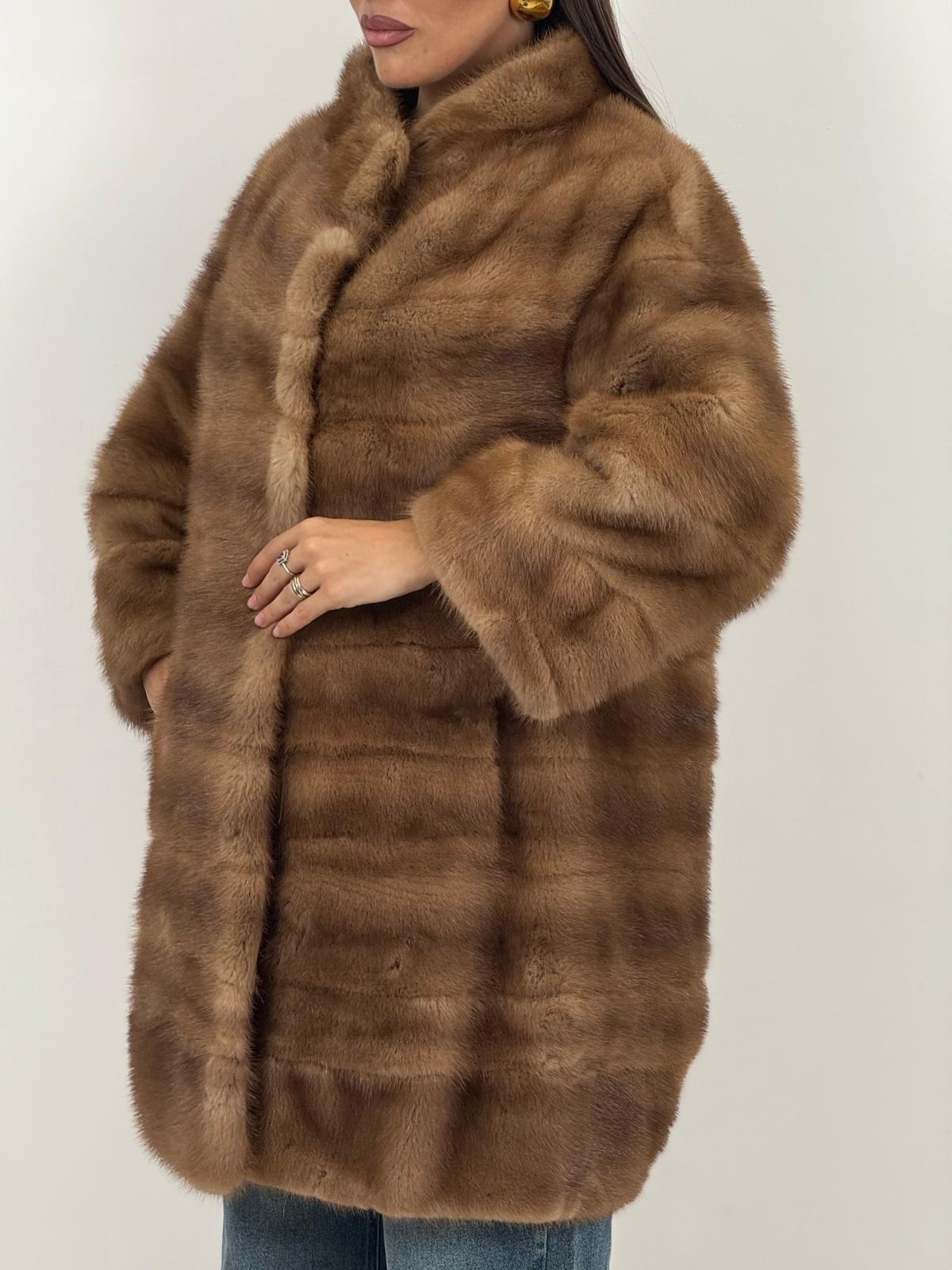 Pelliccia in visone miele N34 - cappotto in visone, miele, taglio orizzontale con collo a pistagna - Nuovo