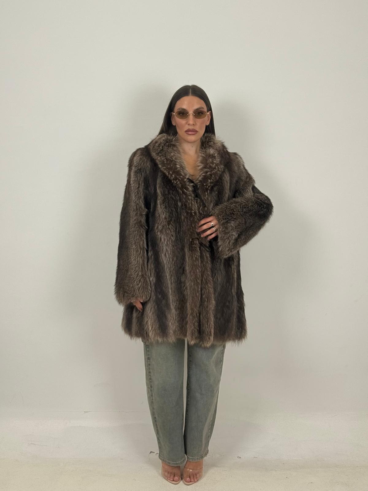 Pelliccia marmotta N39 con collo sciallato e chiusura con fiocchi in pelle