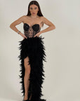Abito OFELIA - Abito lungo gioiello, abito lungo con un corpetto in pietre e gonna con spacco interamente ricoperta da piume