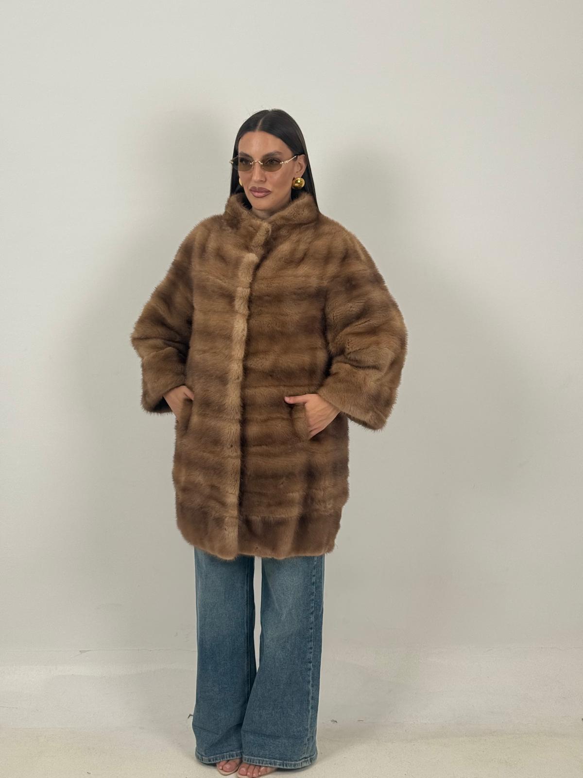 Pelliccia in visone miele N34 - cappotto in visone, miele, taglio orizzontale con collo a pistagna - Nuovo