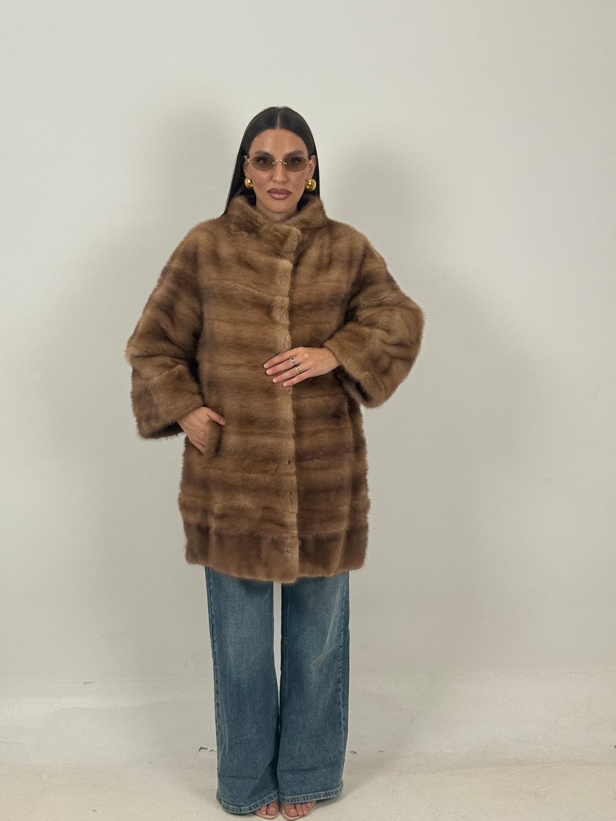 Pelliccia in visone miele N34 - cappotto in visone, miele, taglio orizzontale con collo a pistagna - Nuovo