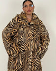 Pelliccia tigrata N54 - cappotto lungo in pelliccia con chiusura con bottoni in osso