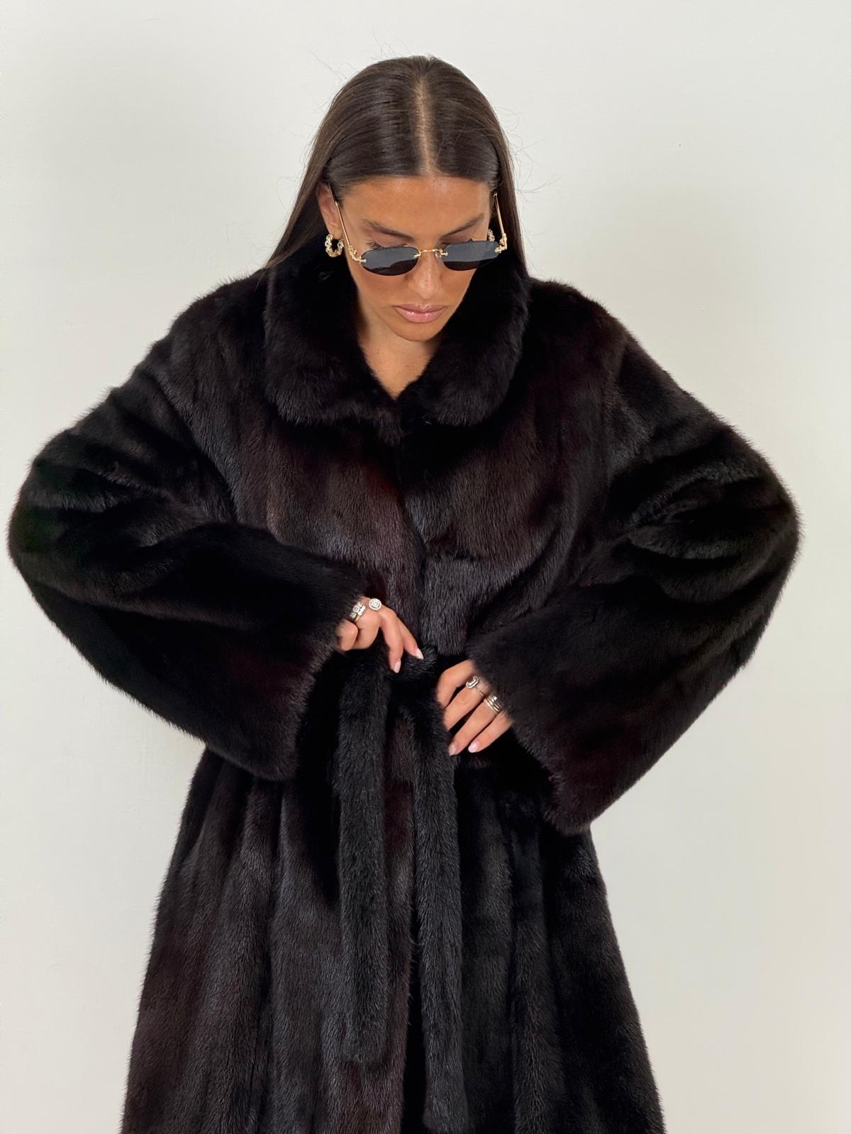 Pelliccia in visione Marrone N133 - cappotto in visone nuovo taglio verticale, pelle intera - cintura in vita