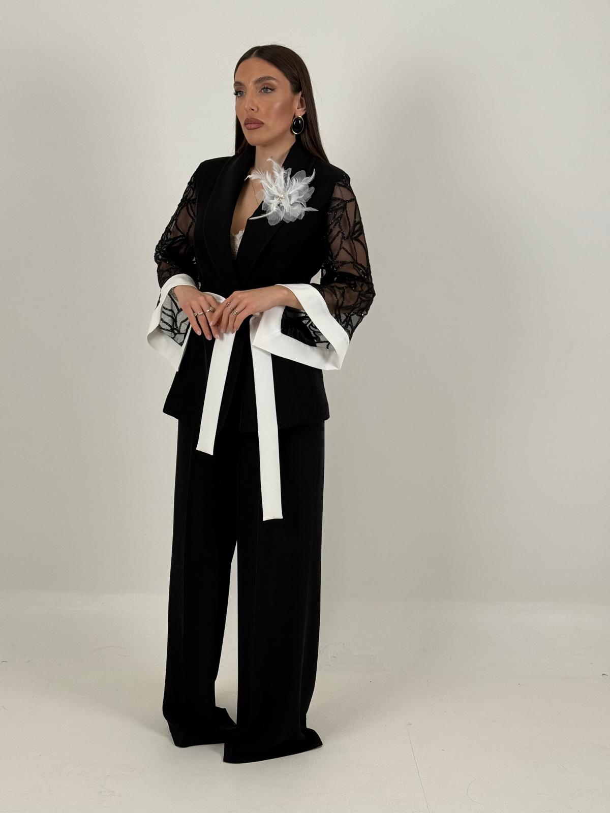 Tailleur PIPPI - Completo giacca con cintura e manica in pizzo e pantalone palazzo  - Tailleur sartoriale