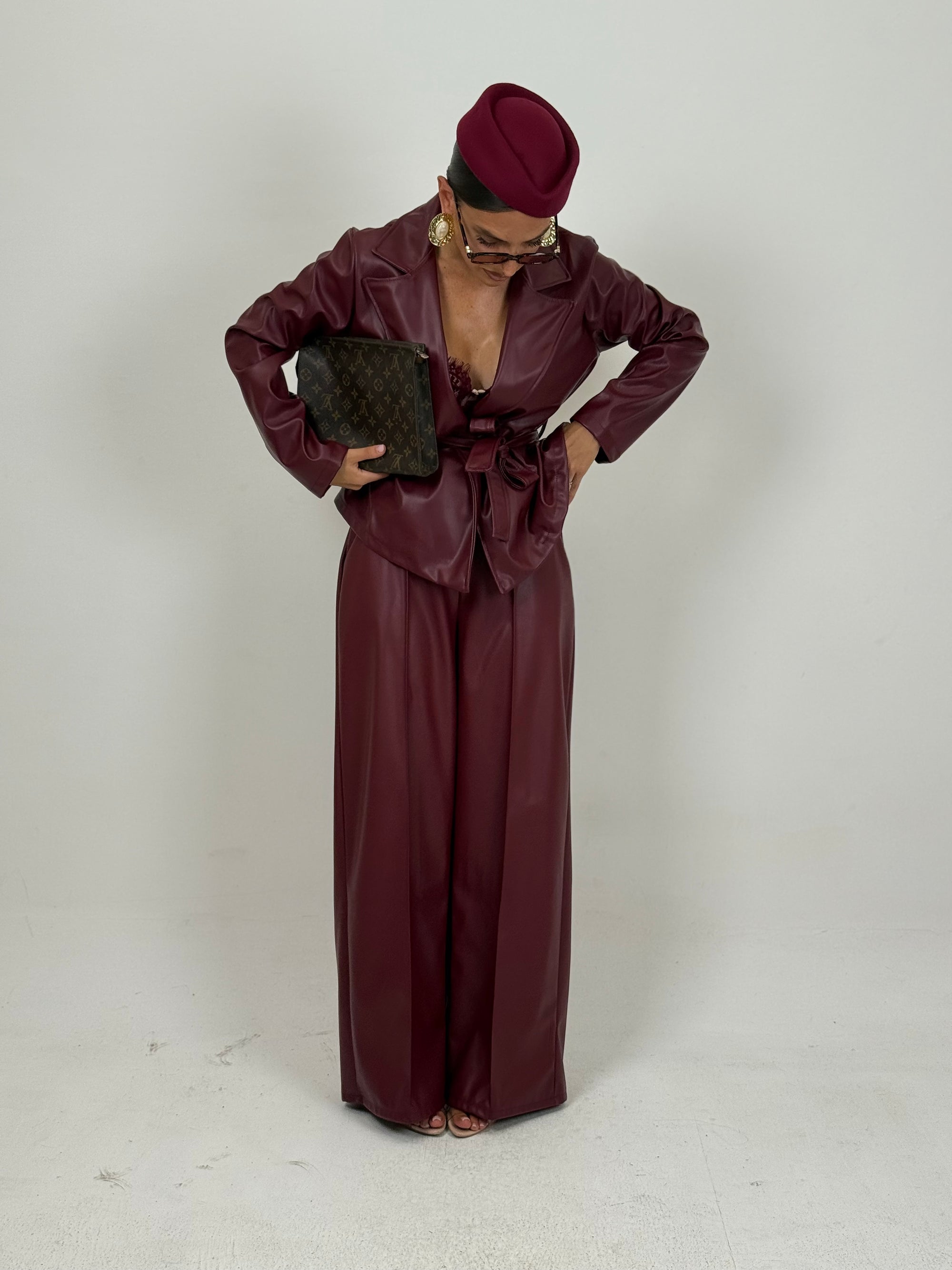 Tailleur PELLE - giacca con fiocco in vita e pantaloni palazzo