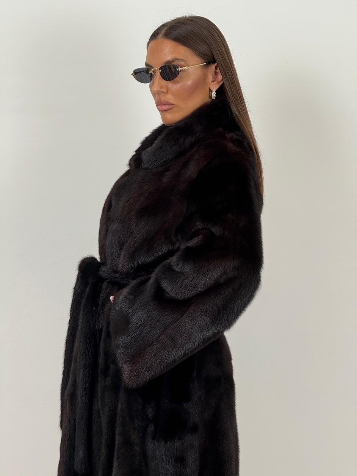Pelliccia in visione Marrone N133 - cappotto in visone nuovo taglio verticale, pelle intera - cintura in vita