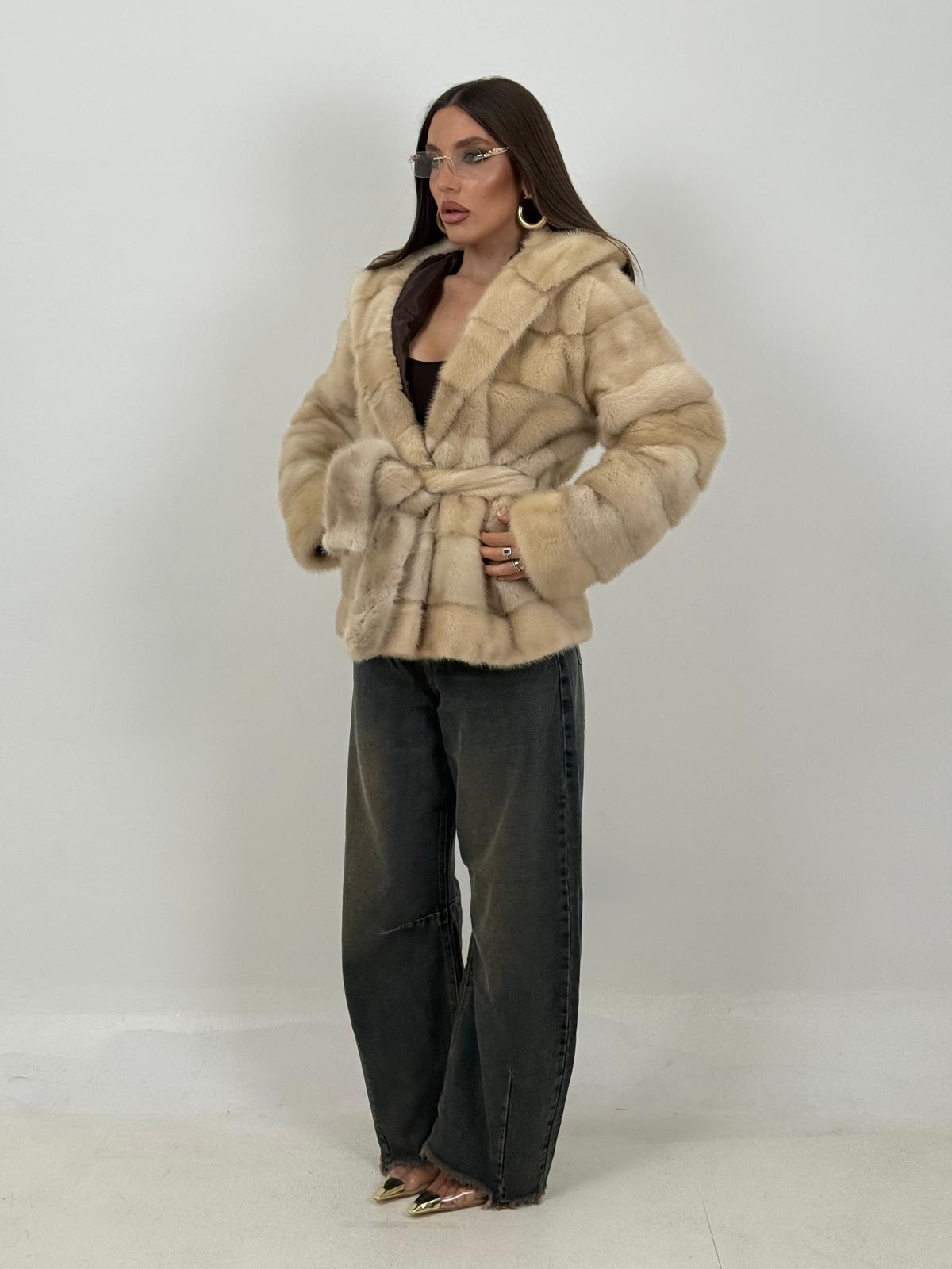 Pelliccia in visone crema N01 - taglio orizzontale con cappuccio - modello accappatoio - top quality