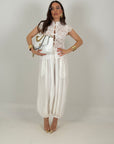 Tailleur INDONESIA - giacca in pizzo con chiusura con alamari e pantalone con elastico finale