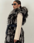 Pelliccia in volpe argentata N62 - gilet in volpe bicolore con inserti e cintura in pelle