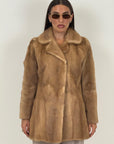 Pelliccia in visone miele N96 - cappotto in visone miele, taglio verticale