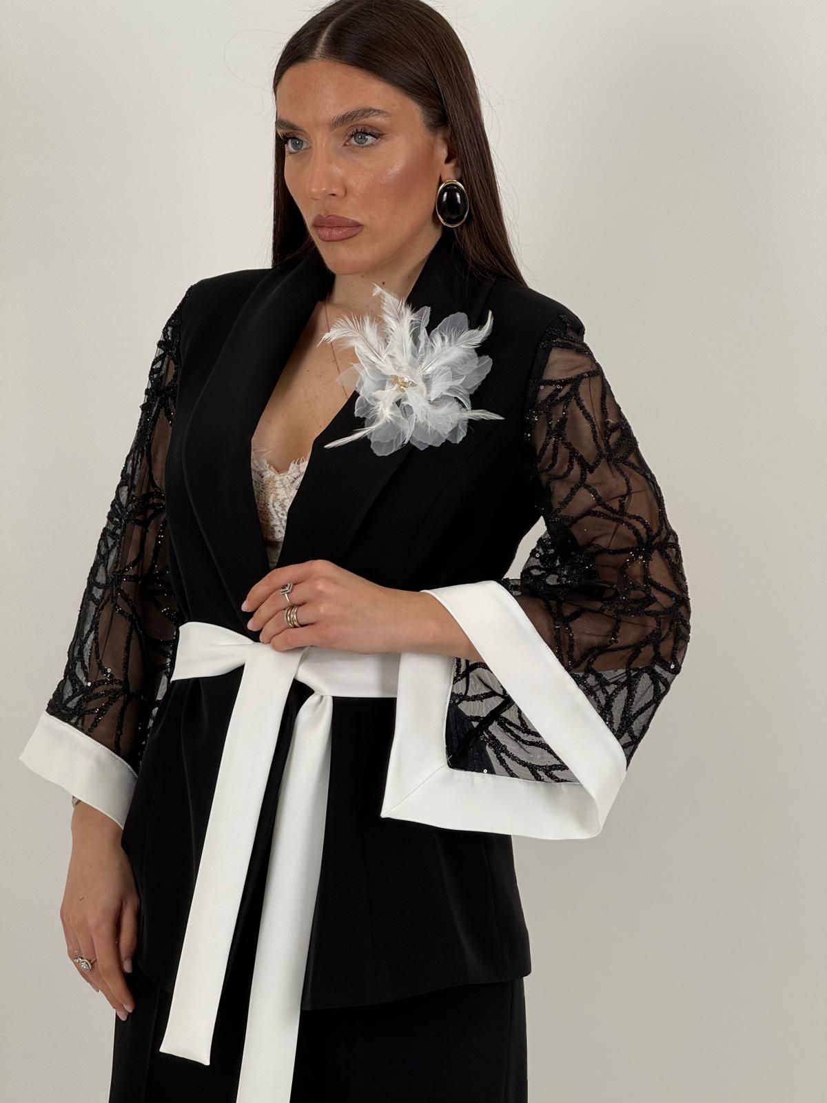 Tailleur PIPPI - Completo giacca con cintura e manica in pizzo e pantalone palazzo  - Tailleur sartoriale