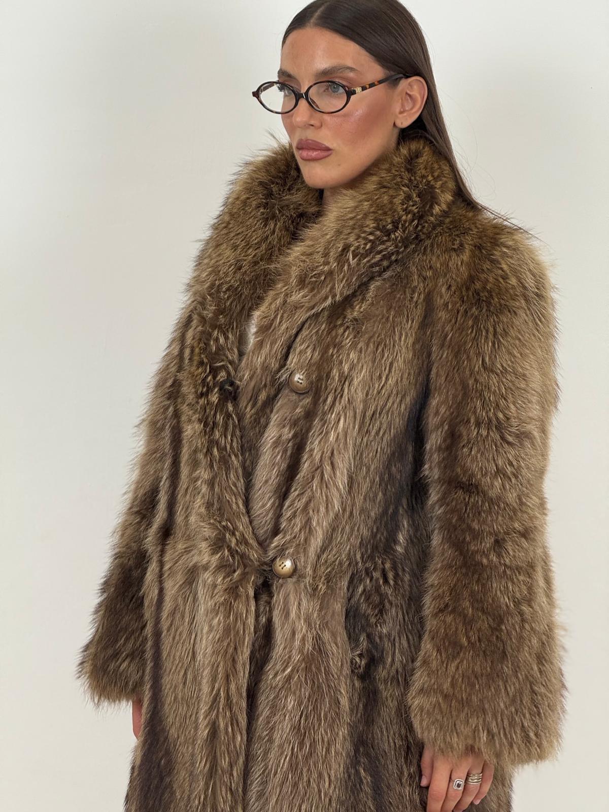 Pelliccia in marmotta N43 - cappotto lunghezza media  - chiusura laterale con bottoni in osso
