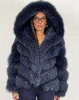 Pelliccia in volpe blu N206 con collo sciallato e mega cappuccio taglio orizzontale nuova