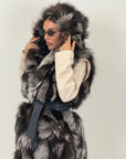 Pelliccia in volpe argentata N62 - gilet in volpe bicolore con inserti e cintura in pelle