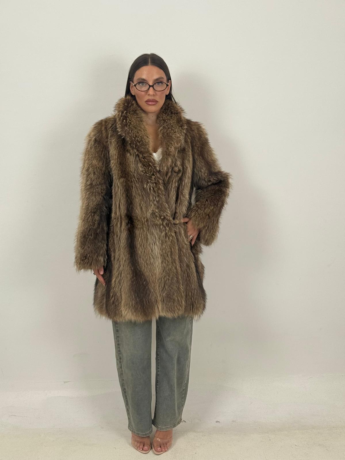 Pelliccia in marmotta N43 - cappotto lunghezza media  - chiusura laterale con bottoni in osso