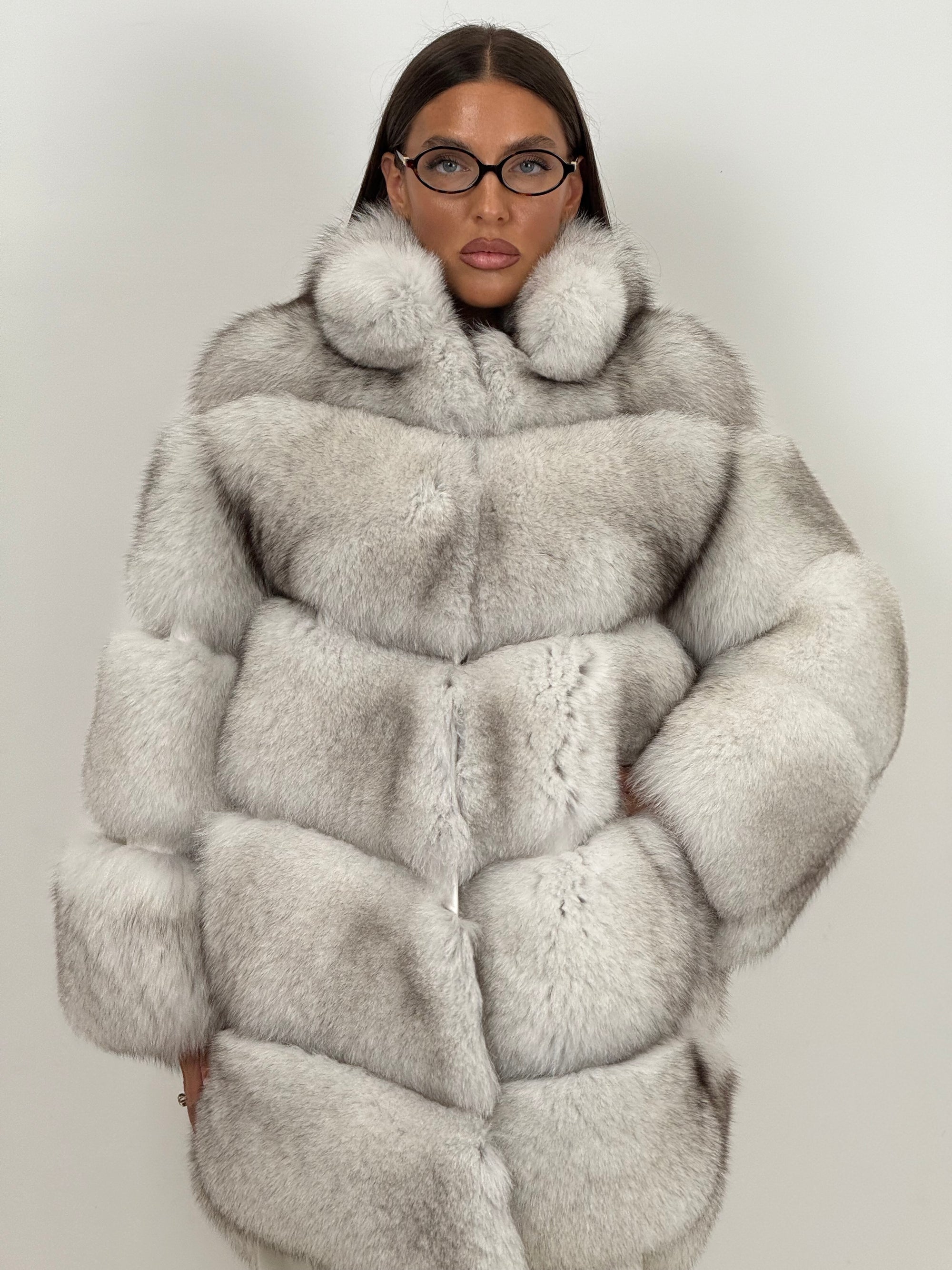 Pelliccia n103- cappotto in volpe della Groenlandia- volpe bianca con punte leggermente più scure - fascia larga - pelle unica - Limited Edition
