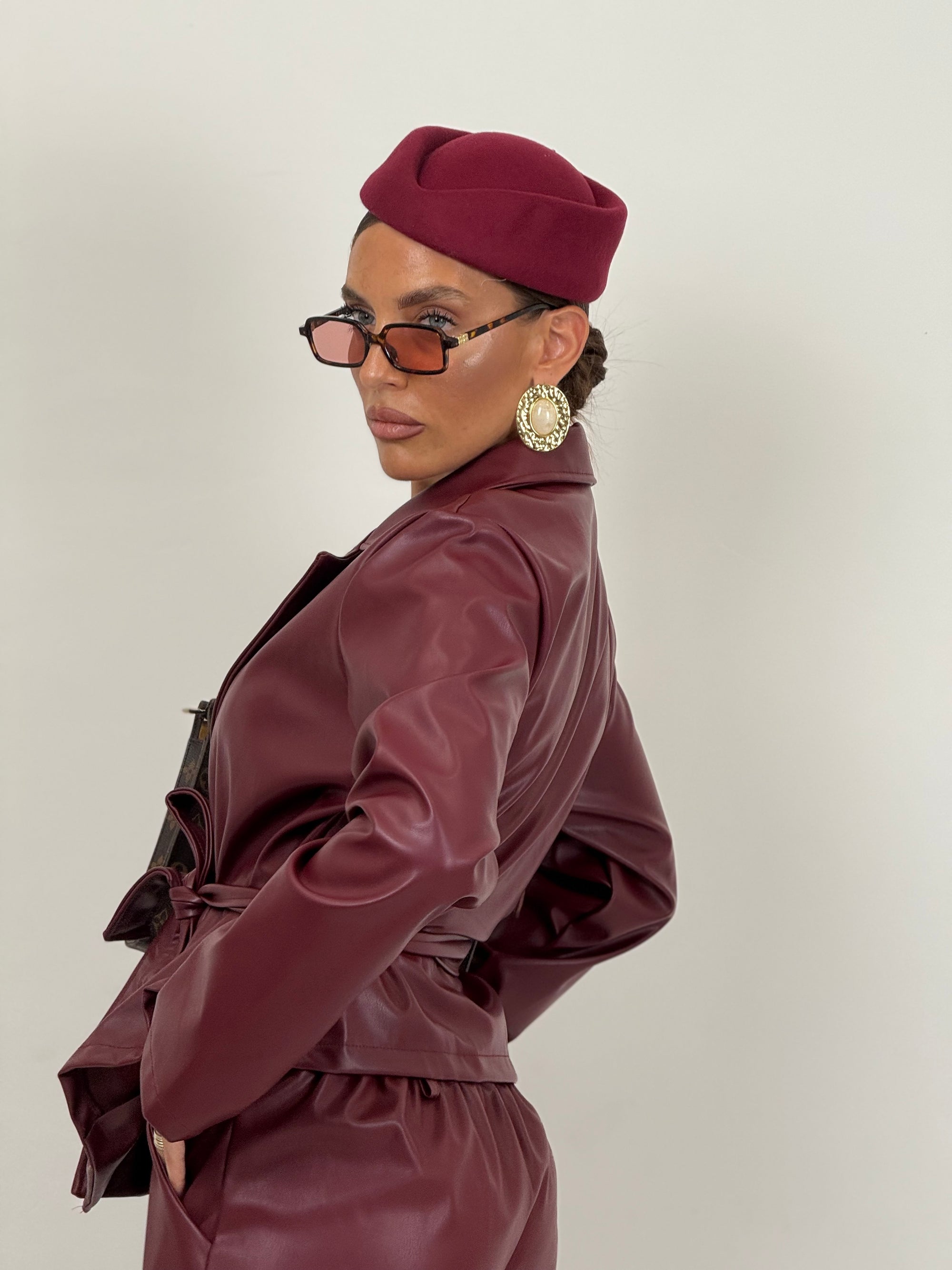 Tailleur PELLE - giacca con fiocco in vita e pantaloni palazzo