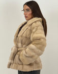 Pelliccia in visone crema N01 - taglio orizzontale con cappuccio - modello accappatoio - top quality