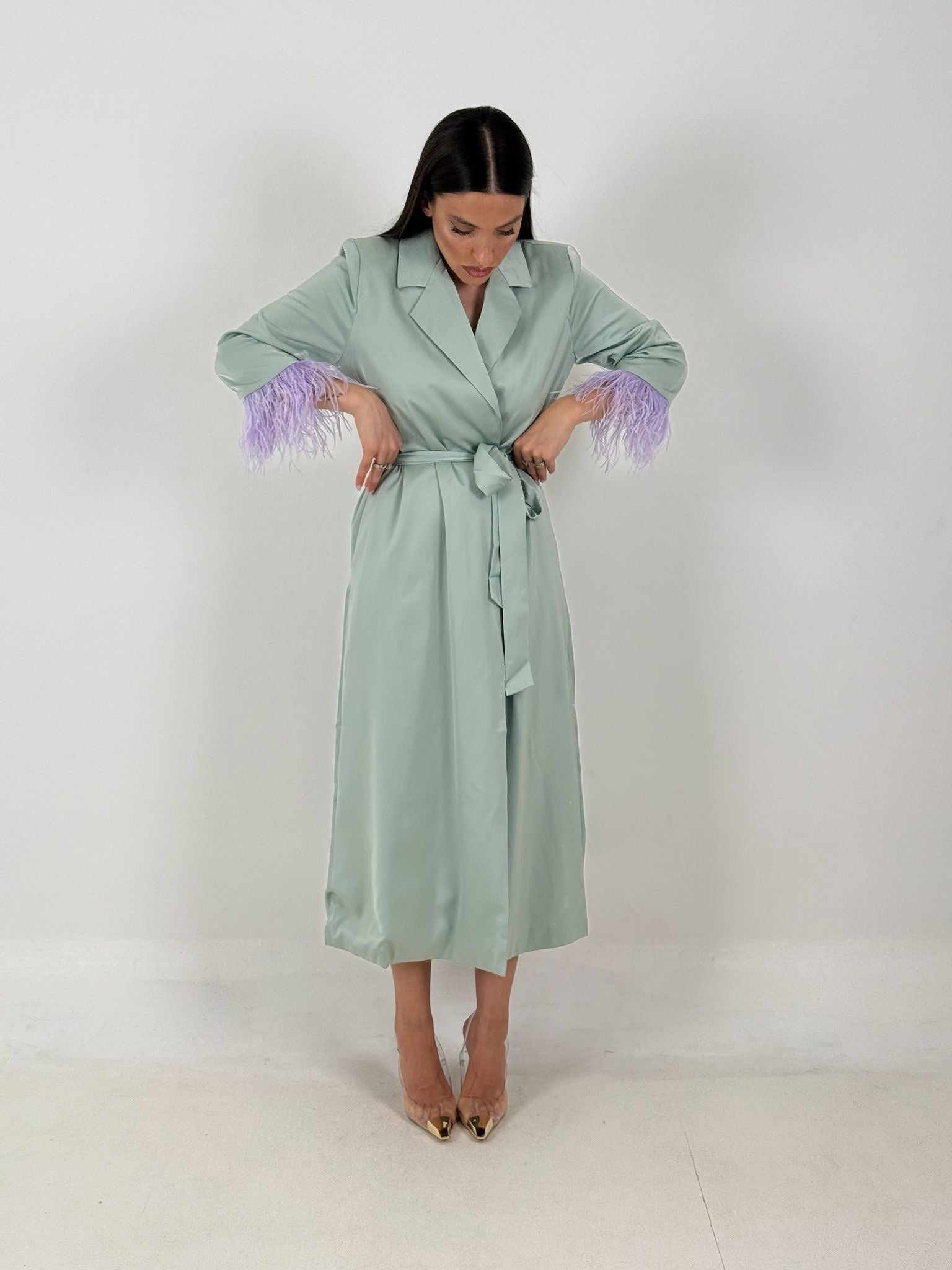 Abito MARE - abito longuette a kimono con piume sulle maniche