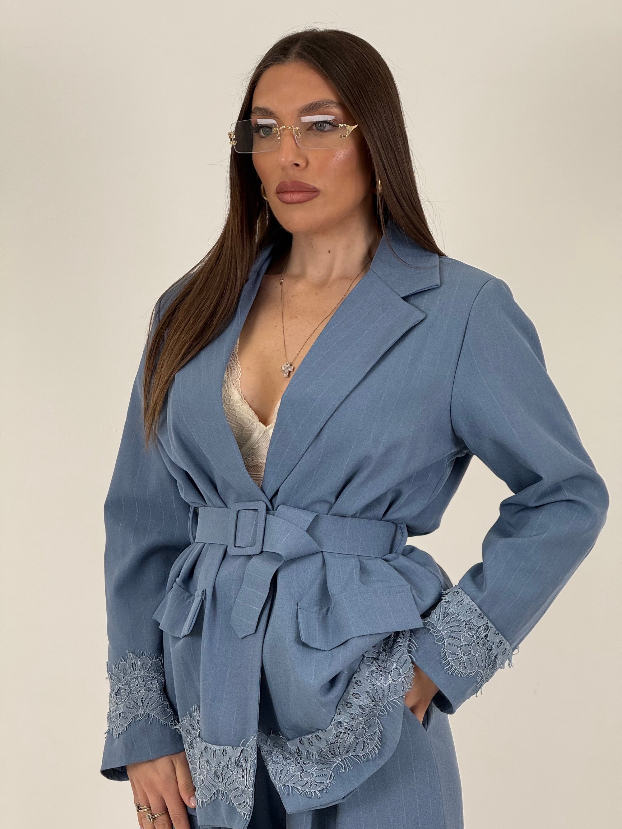 Tailleur LADYS- tailleur con dettaglio in pizzo sulla giacca