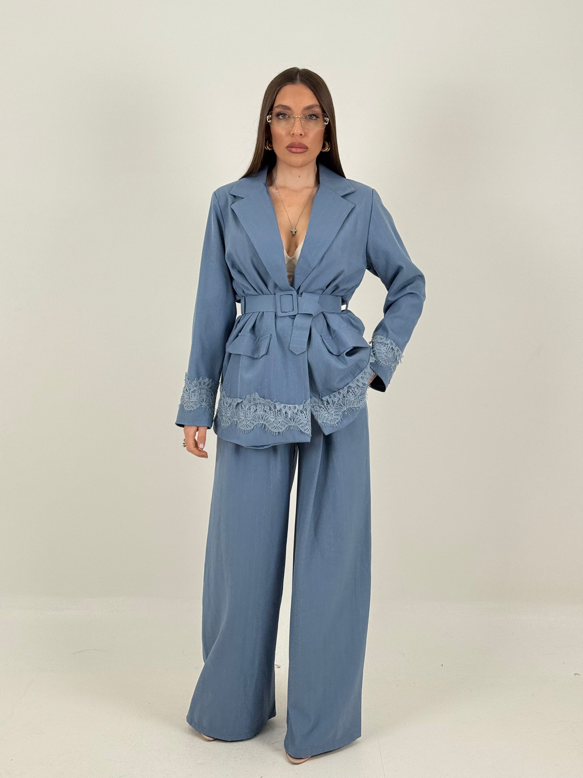 Tailleur LADYS- tailleur con dettaglio in pizzo sulla giacca