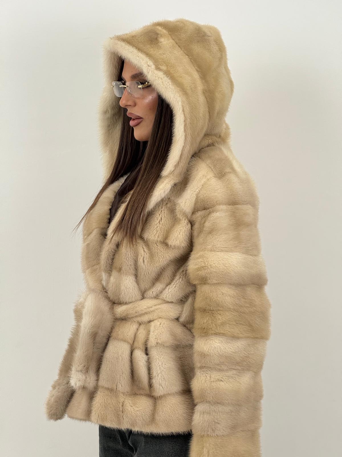 Pelliccia in visone crema N01 - taglio orizzontale con cappuccio - modello accappatoio - top quality