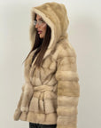 Pelliccia in visone crema N01 - taglio orizzontale con cappuccio - modello accappatoio - top quality