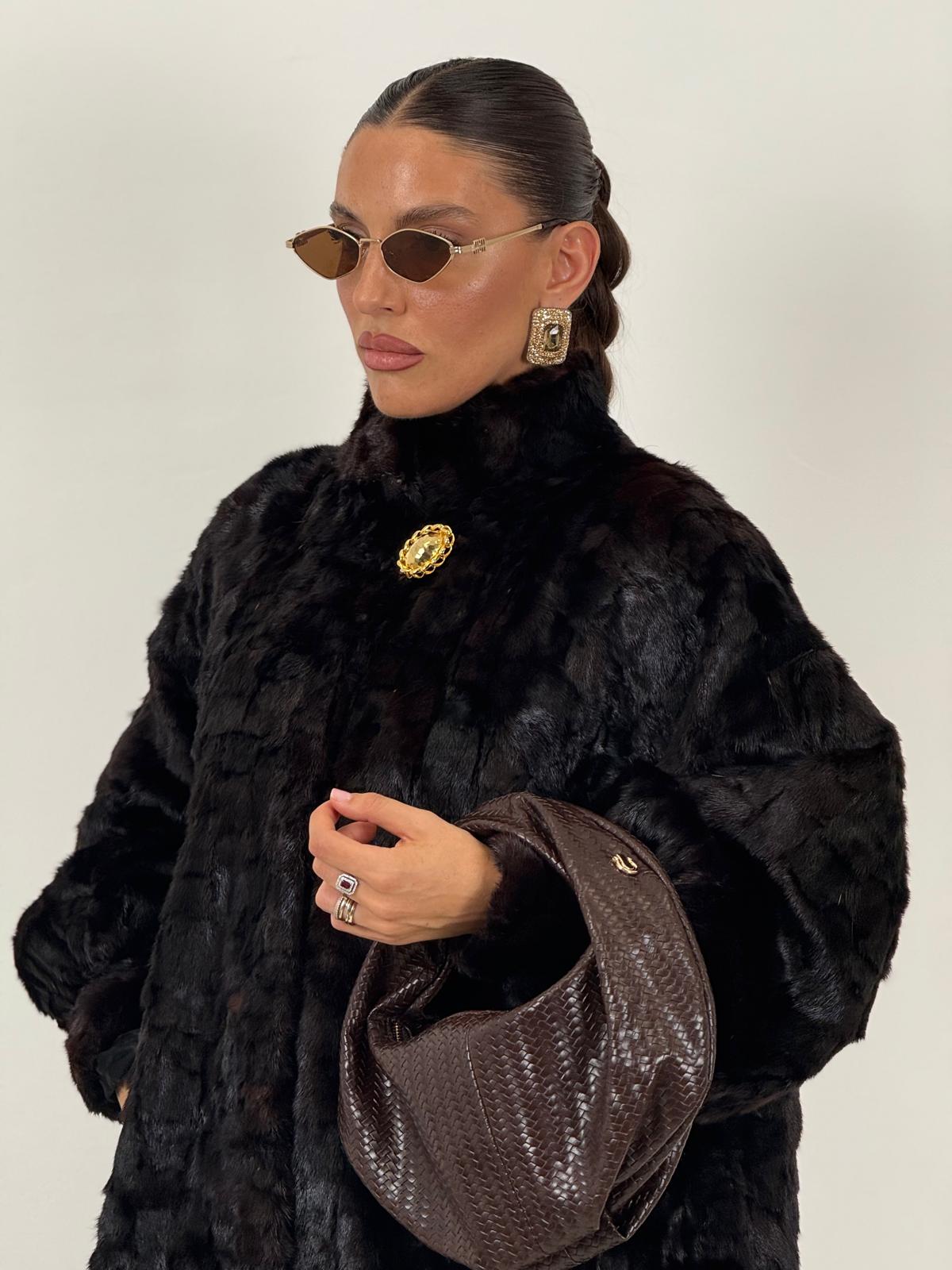 Pelliccia in visone Black N09 - cappotto lungo in visone con bottone oro - rigenerata