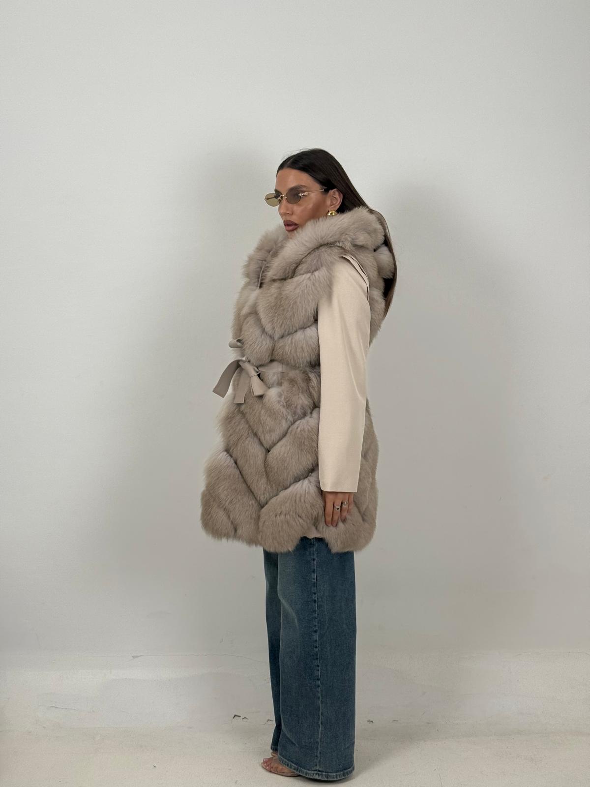 Pelliccia in volpe N31 - gilè in volpe con cappuccio e cintura in pelle - NUOVA