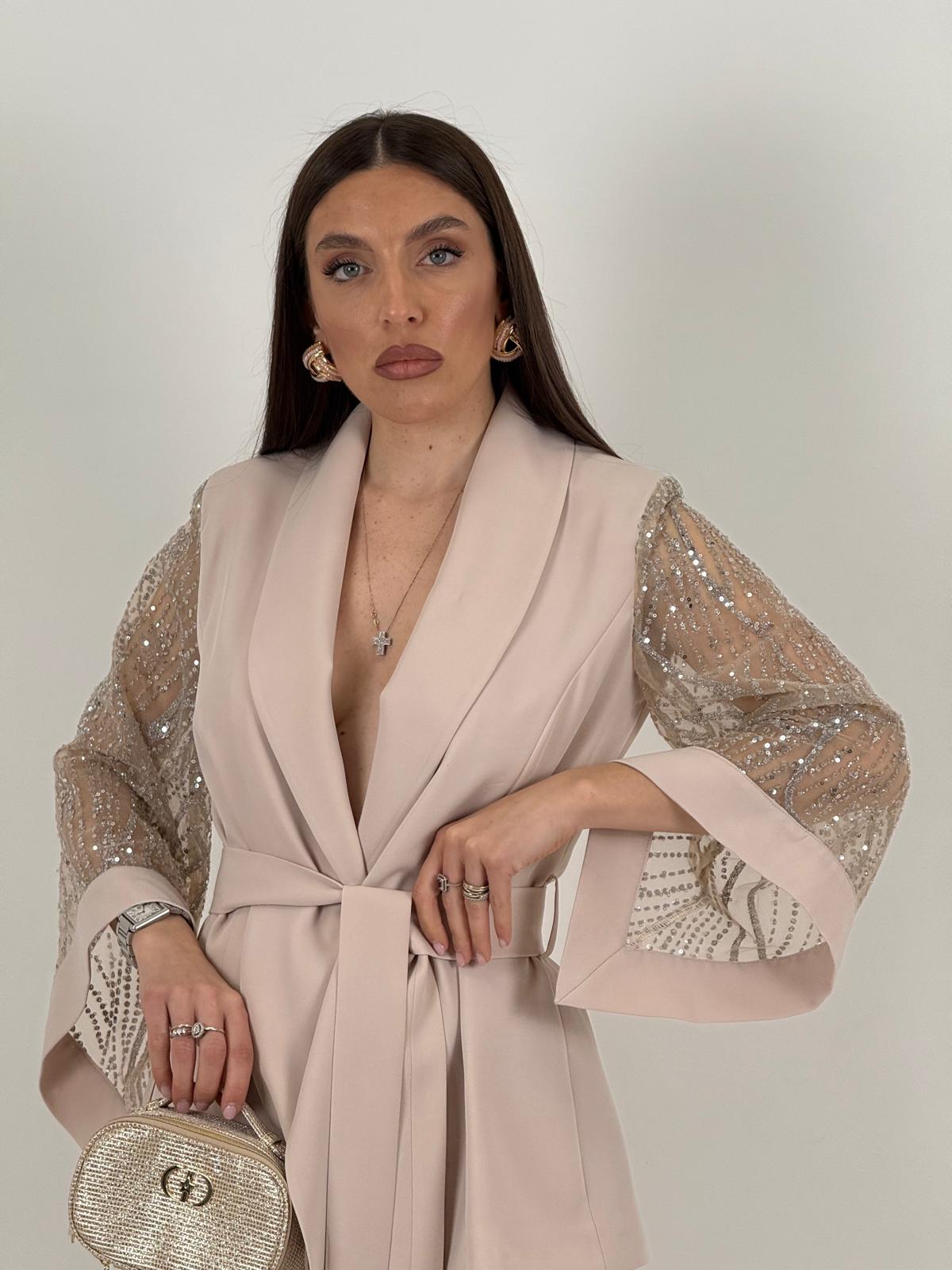 Tailleur PIPPI - Completo giacca con cintura e manica in pizzo e pantalone palazzo  - Tailleur sartoriale