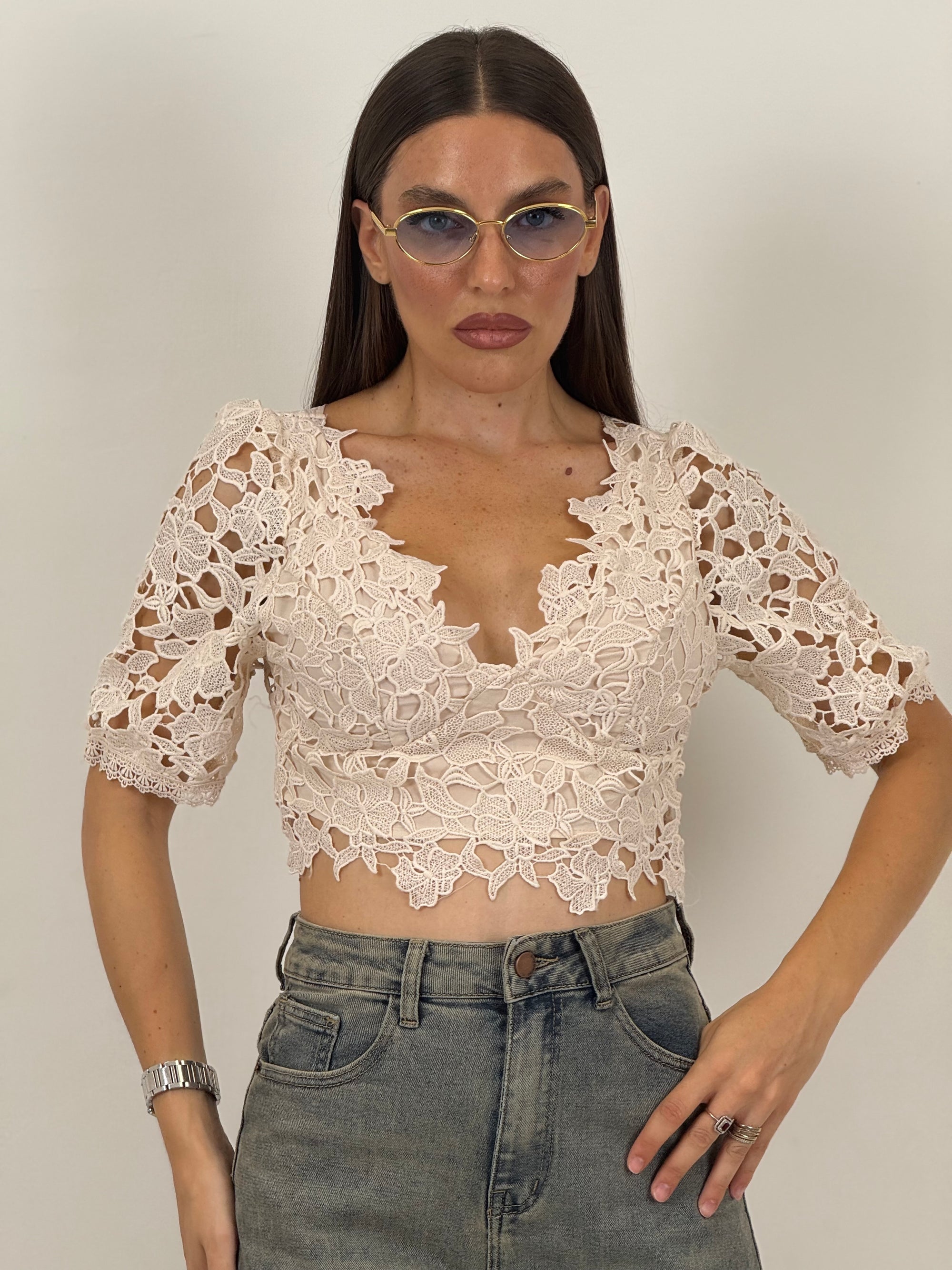 Saldo top corto in pizzo con manica 3/4