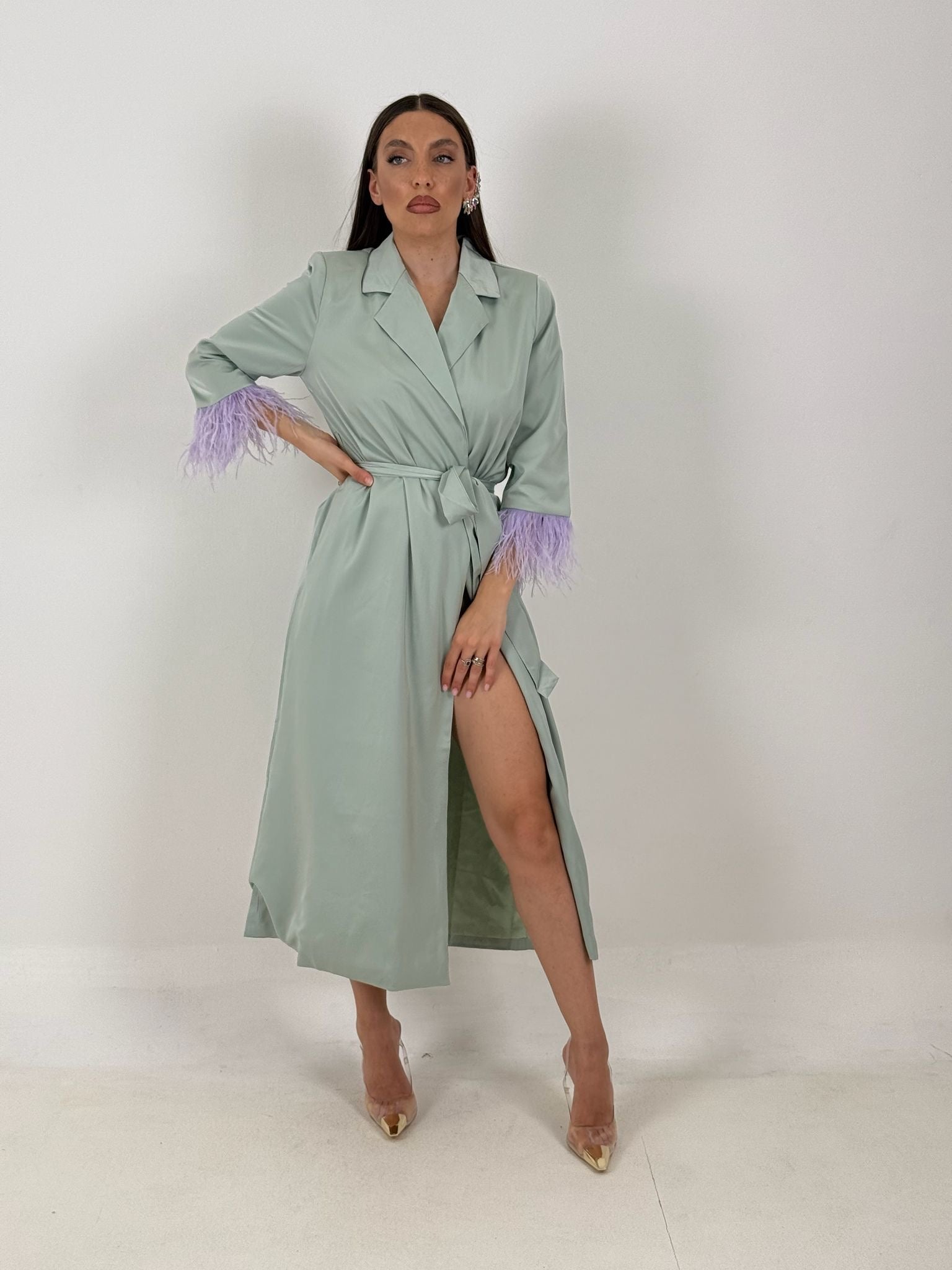 Abito MARE - abito longuette a kimono con piume sulle maniche