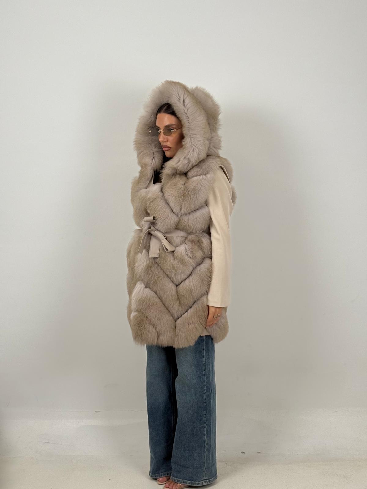 Pelliccia in volpe N31 - gilè in volpe con cappuccio e cintura in pelle - NUOVA