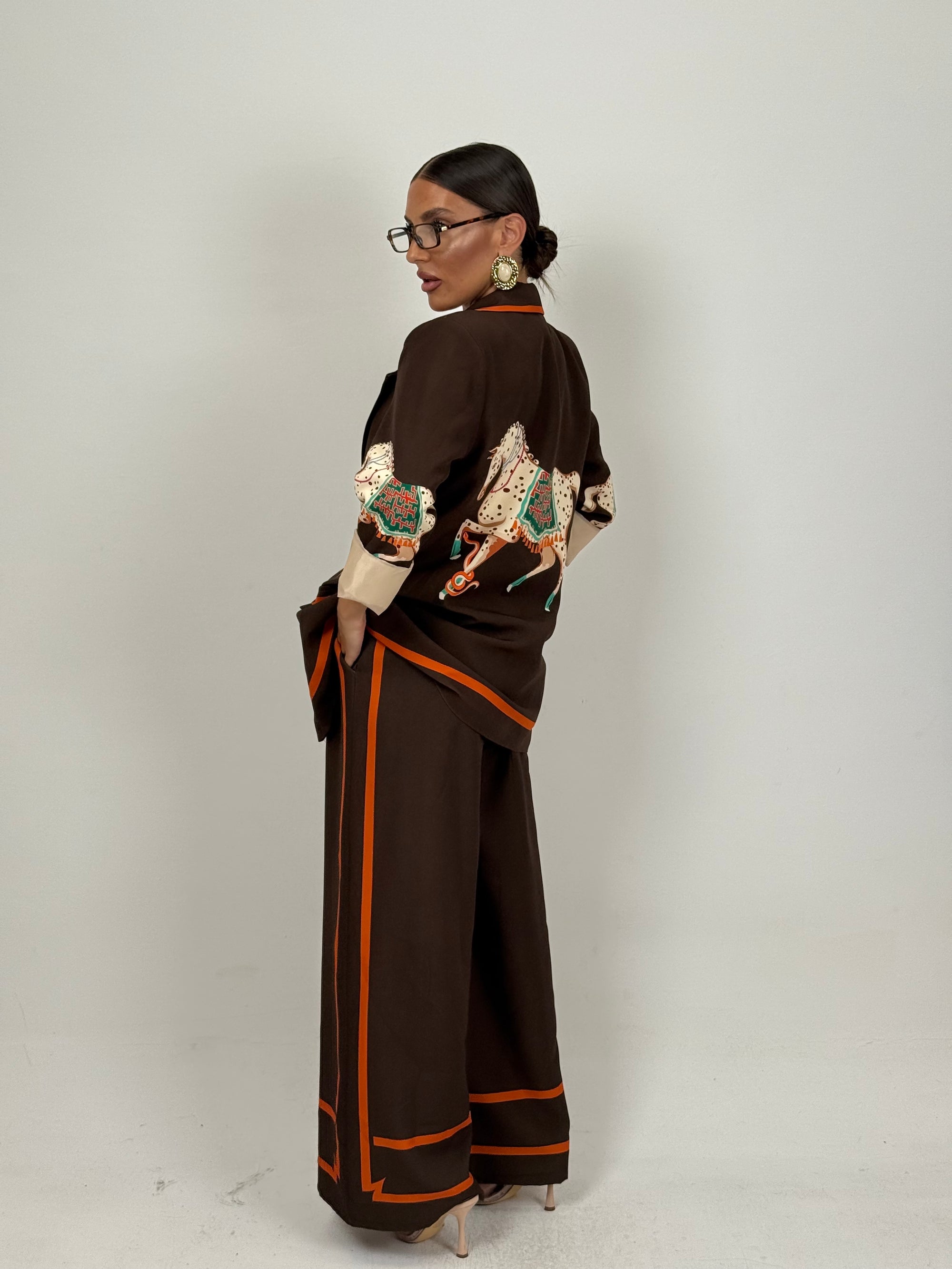 Tailleur HELLY - giacca e pantalone a fantasia - fantasia cavalli con rigo a contrasto - TOP QUALITY