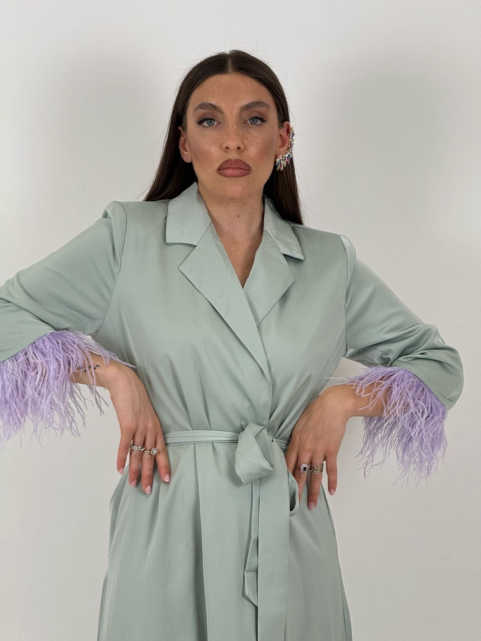 Abito MARE - abito longuette a kimono con piume sulle maniche