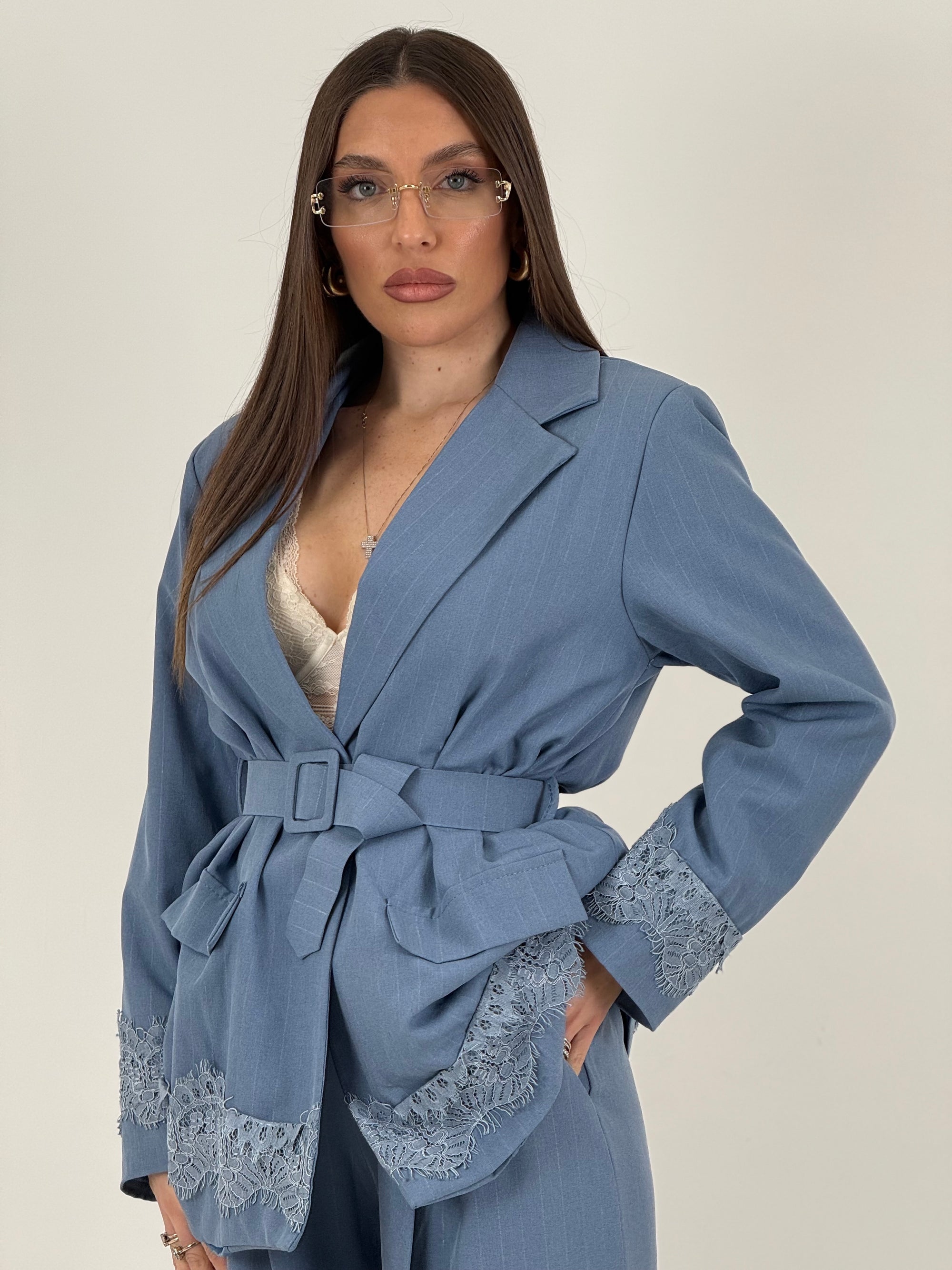 Tailleur LADYS- tailleur con dettaglio in pizzo sulla giacca