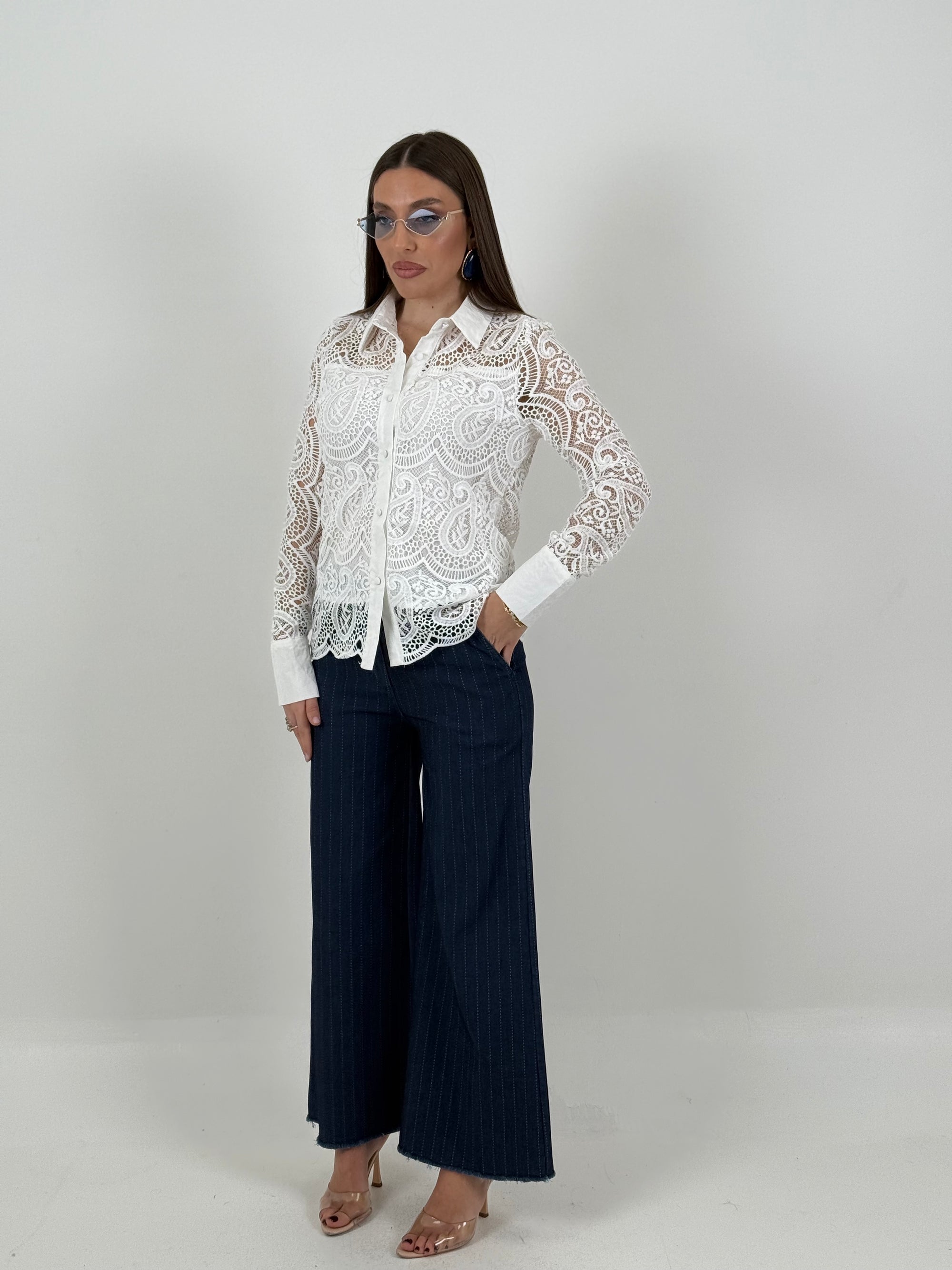 Jeans palazzo con riga tratteggiata