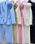 Tailleur ANTEA - Completo giacca con fiore e cintura in vita e pantalone
