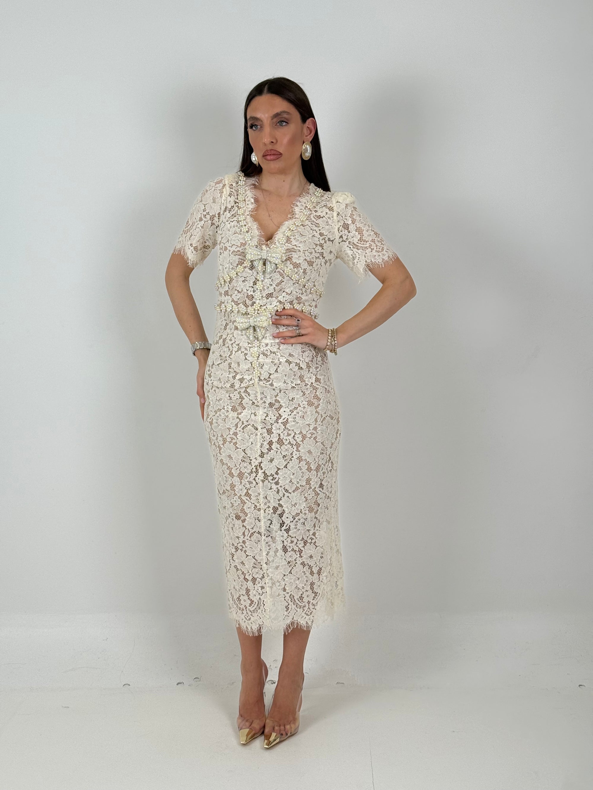 Abito DAIANE - abito lungo in pizzo francese con spille a forma di fiocco rimovibili - abito longuette collezione chic